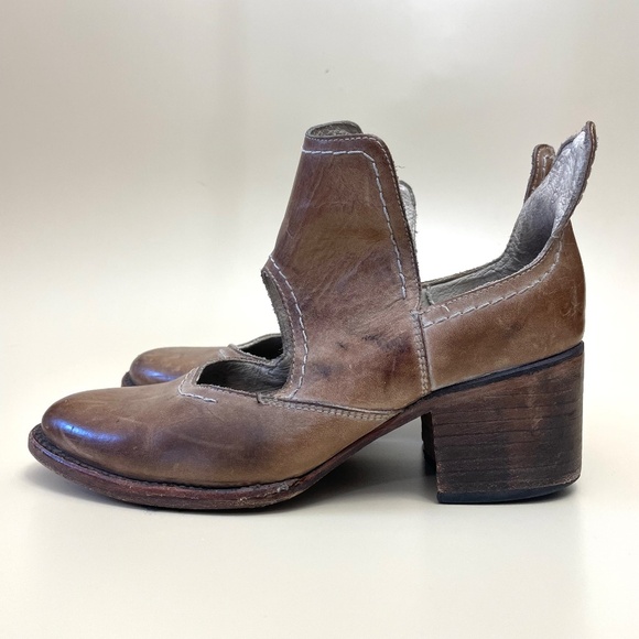 FREEBIRD by Steven Blade Slip On Bootie Size 7 Taupe Leather - Picture 3 of 16